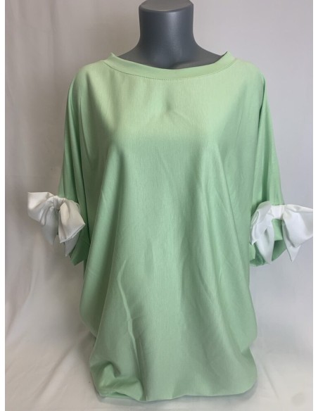 CAMISETA CON LACITOS